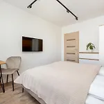 Duzy Z Parkingiem I Balkonem W Kolobrzegu By Renters Lägenhet Kołobrzeg