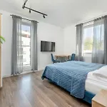 Duzy Z Parkingiem I Balkonem W Kolobrzegu By Renters Lägenhet Kołobrzeg