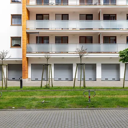 Lägenhet Duzy Z Parkingiem I Balkonem W Kolobrzegu By Renters Kołobrzeg