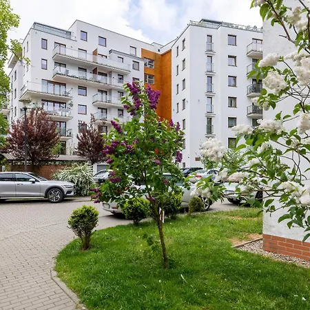 Duzy Z Parkingiem I Balkonem W Kolobrzegu By Renters Lägenhet