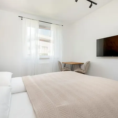 Duzy Z Parkingiem I Balkonem W Kolobrzegu By Renters Appartamento *