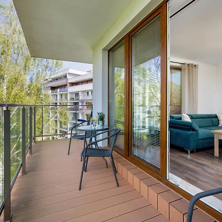 Duzy Z Parkingiem I Balkonem W Kolobrzegu By Renters Appartamento