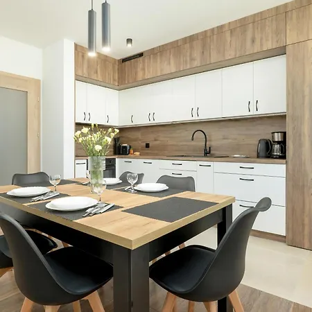 Duzy Z Parkingiem I Balkonem W Kolobrzegu By Renters Appartamento *