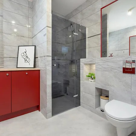 Duzy Z Parkingiem I Balkonem W Kolobrzegu By Renters