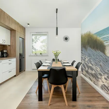 Duzy Z Parkingiem I Balkonem W Kolobrzegu By Renters Appartamento *