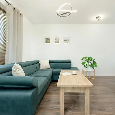 Apartman Duzy Z Parkingiem I Balkonem W Kolobrzegu By Renters Kołobrzeg