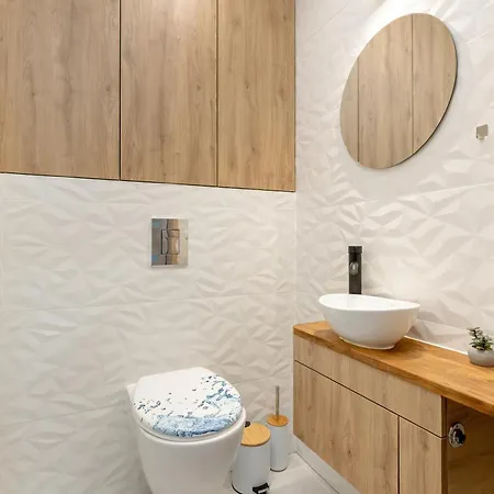 Duzy Z Parkingiem I Balkonem W Kolobrzegu By Renters Apartman Kołobrzeg